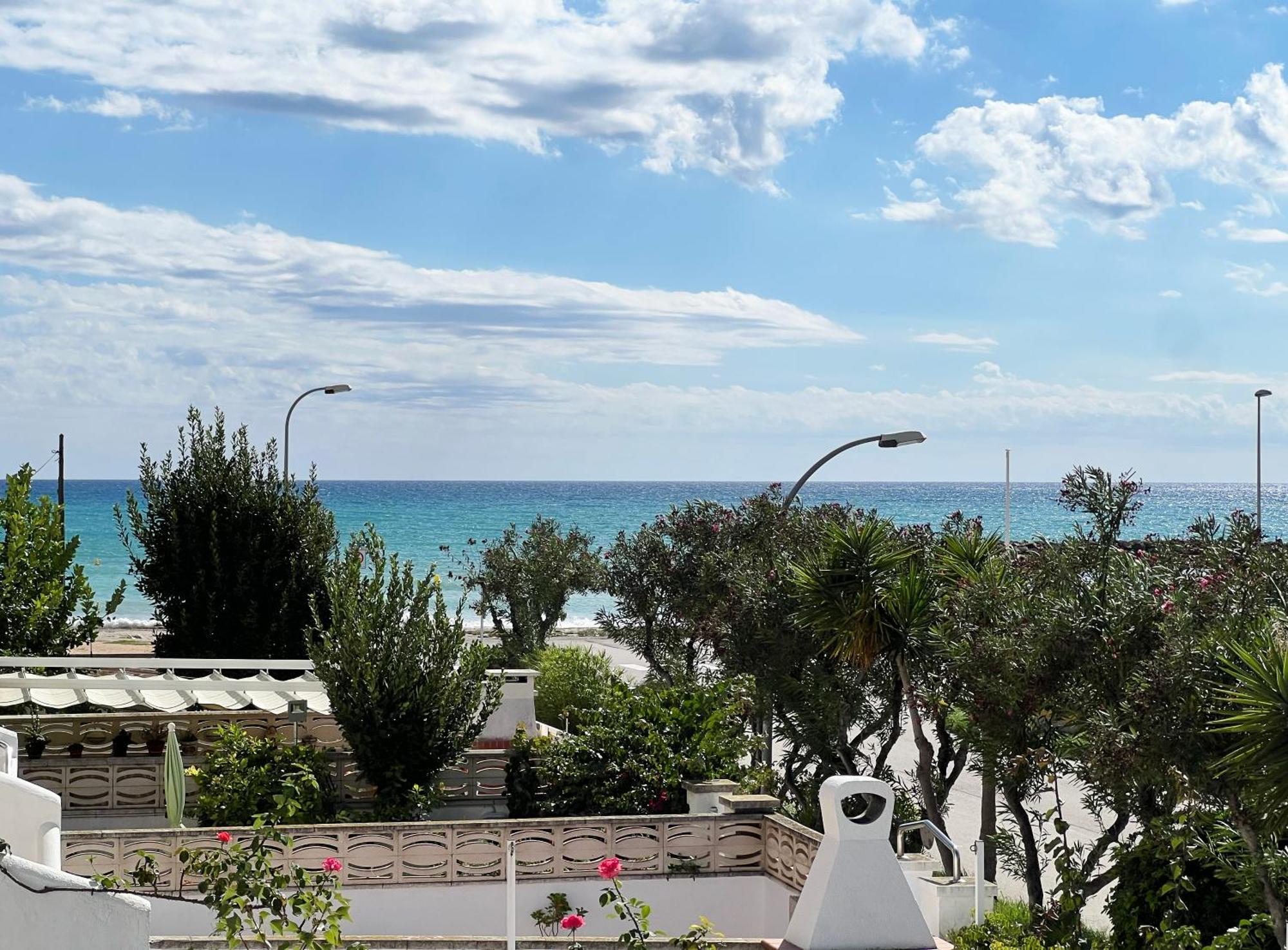 Espectacular Sunny House In The Beach Cunit Exterior foto